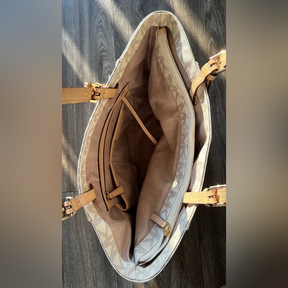 Michael Kors Signature Coated Canvas and Leather Jet Set Tote - Picture 3 of 7